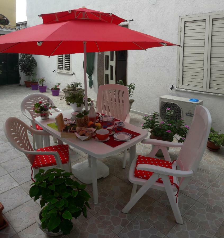 Appartamento Mary Oliena Εξωτερικό φωτογραφία